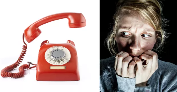 till vänster en gammeldags telefon. Till höger en kvinna som ser rädd ut. 