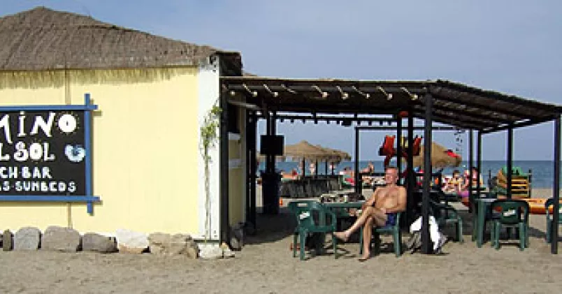 Undvik stora kedjor och all inclusive på resan så ökar chansen att dina pengar kommer lokalbefolkningen till del.