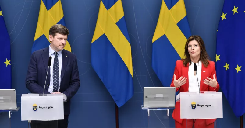 Martin Ådahl och Eva Nordmark under regeringens presskonferens.