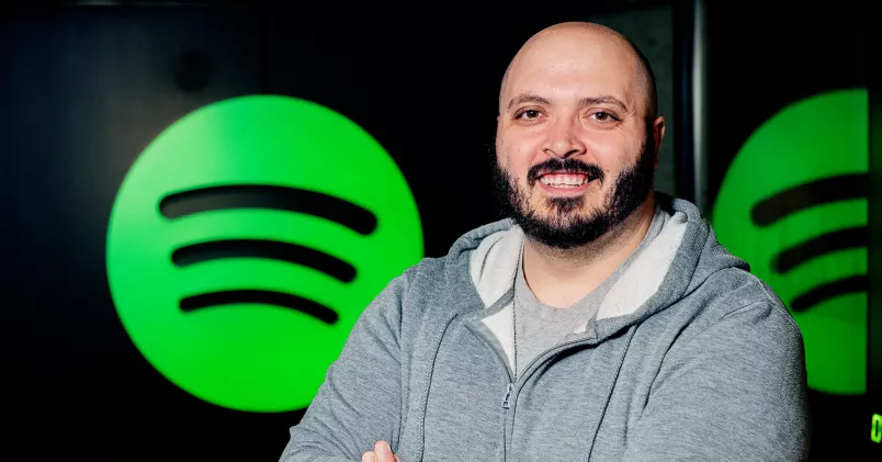 Nabil Hassouneh dolde sina psykiska problem i tjugo år. När Spotify startade sin satsniing mot psykisk ohälsa, Heart & Soul, tog han hjälp och mår i dag mycket bättre. Nabil Hassouneh, anställd på Spotify.