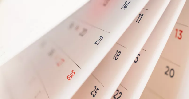 Vad gäller vid röda dagar när du jobbar deltid? Bild på kalender.