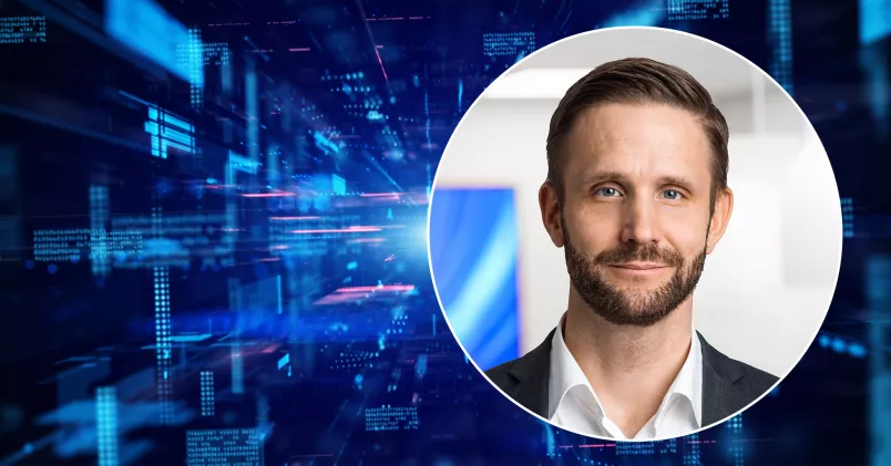 Till vänster ett nätverk av ettor och nollor, till höger Henrik Hammarström