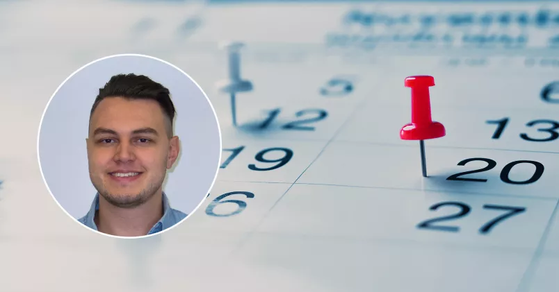 Rikard Densloe till vänster Rikard Densloe, till höger ett häftstift på en almanacka