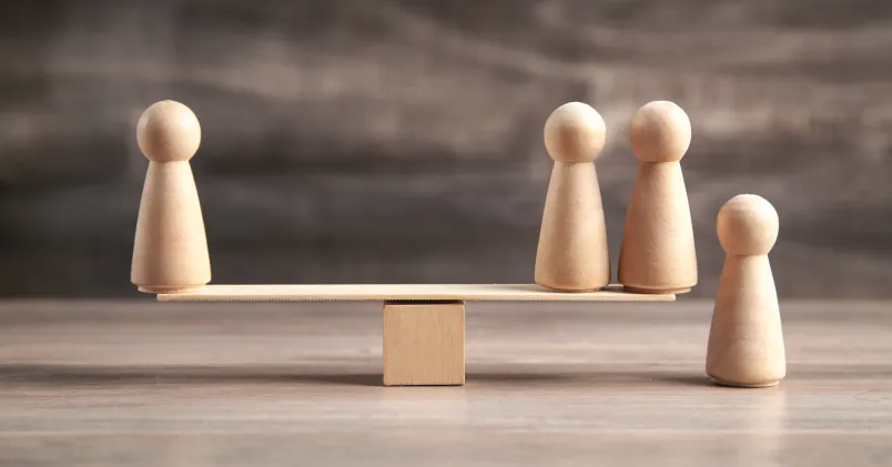 En planka med vågskål