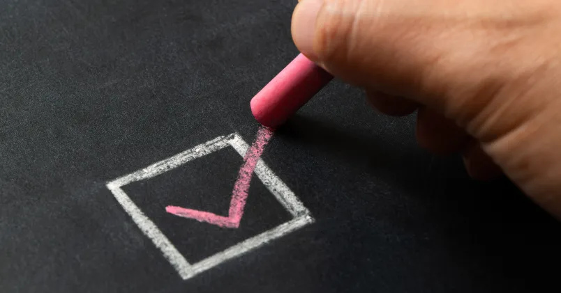 en penna som skriver ett kryss i en ruta