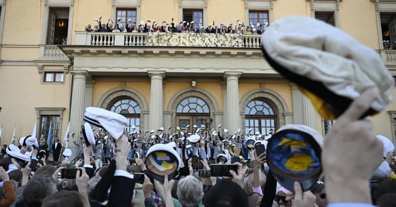 Studenter utanför Carolina Rediviva Valborg