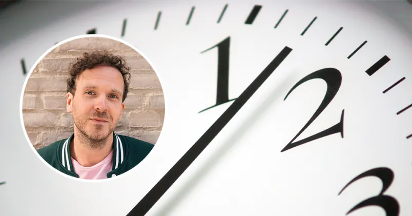 En klocka med visare 