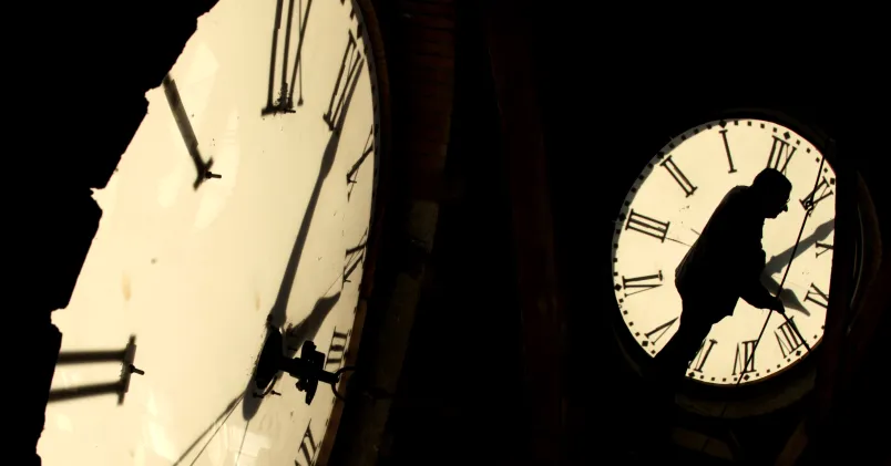 Ny forskning: Vintertid bättre för hälsan än sommartid. På bild: två klockor