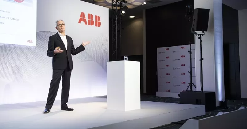 Ulrich Spiesshofer, vd på ABB, under presskonferens om att ABB säljer enheten "Power Grid" till japanska Hitachi. Ennio Leanza/Keystone/AP