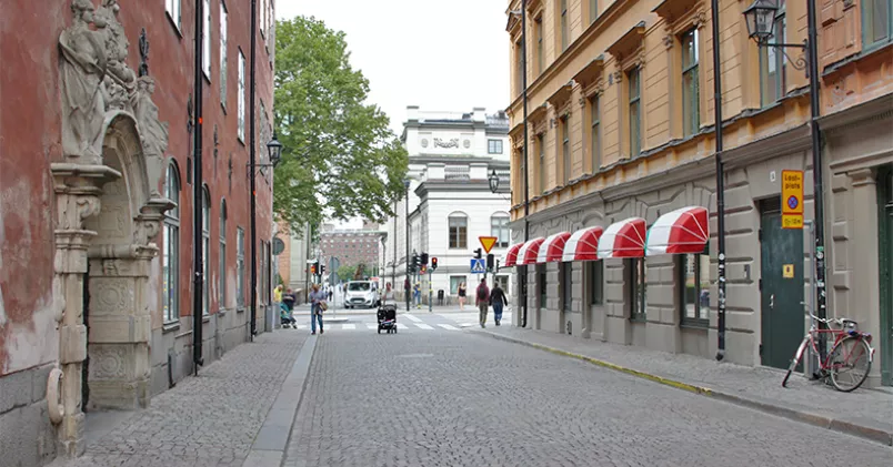 Utanför Arbetsdomstolen i Gamla stan.