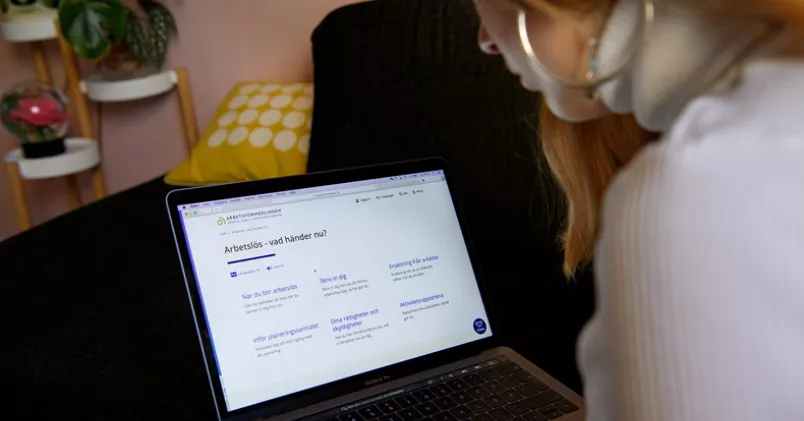 Svensk a-kassa ger låg ersättning för arbetslösa, enligt OECD. Jessica Gow/TT
