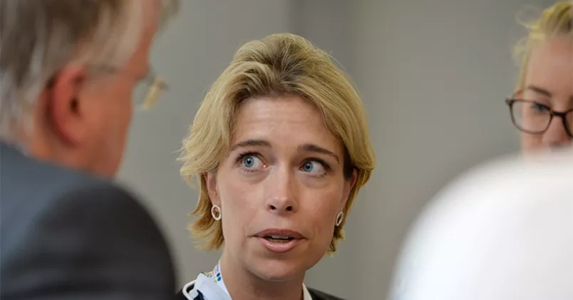 Jämställdhetsbonusen har varit för dyr i förhållande till effekten. Regeringen vill slopa bonusen och istället satsa på en tredje pappamånad. Janerik Henriksson/TT