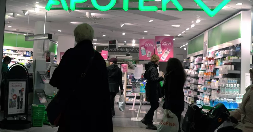 Personer på Apotek Hjärtat.