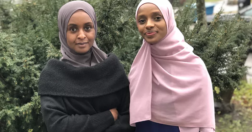 Deqa Abukar och Amal Said har fått pris för sitt arbete med att minska köns- och ursprungssegregationen. Kamilla Kvarntorp/Kollega