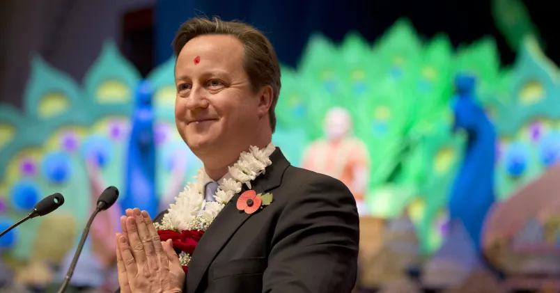 Storbritanniens premiärminister David Cameron deltar i en ceremoni under den hinduiska högtiden diwali. TT / AP Photo/Alastair Grant, Pool