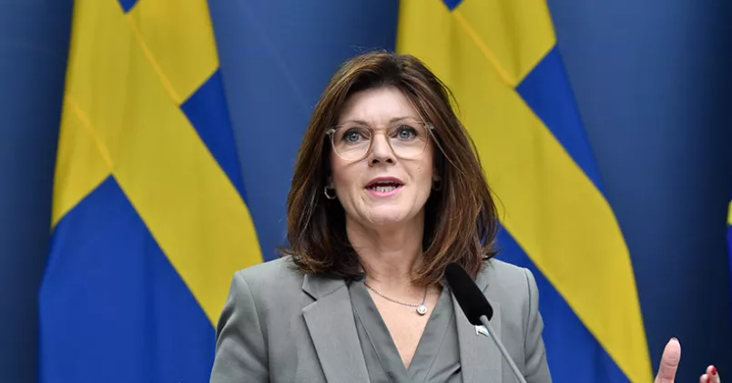 Arbetsmarknadsminister Eva Nordmark (S) och regeringen ger Arbetsmiljöverket två nya uppdrag kopplat till coronapandemins effekter på arbetsmiljön. Jessica Gow / TT