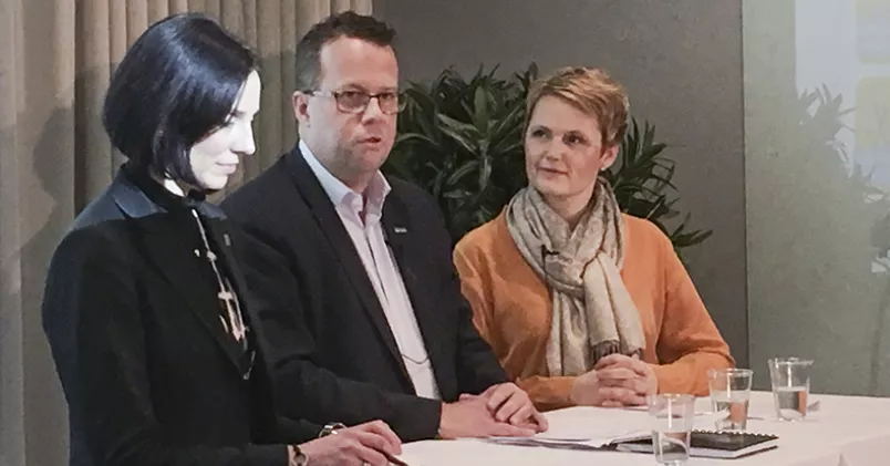 Ulrika Lindstrand, Martin Linder och Anna-Karin Hatt under presskonferens.