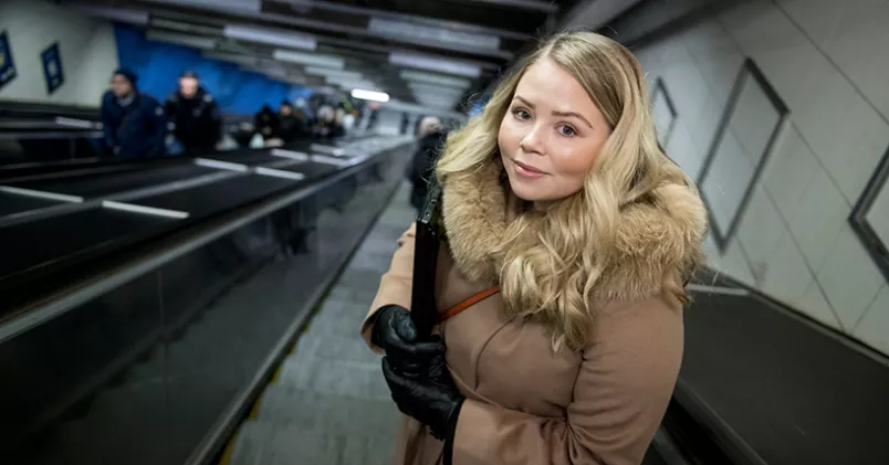 Gabriella Ohlzon älskar sitt jobb för att hon gör gott och får använda sin sociala kompetens. Fredrik Stehn