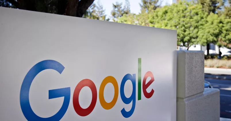 Google kan sänka lönen för den som slutar pendla och fortsätter jobba hemifrån. TT/AP.