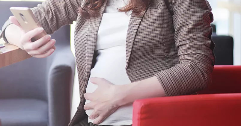 När kvinnan berättade att hon var gravid drogs anställningen tillbaka. Colourbox