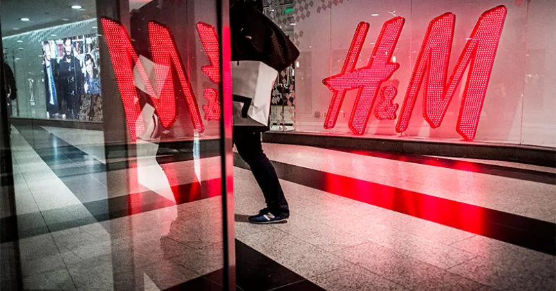 H&M-skylt i galleria.