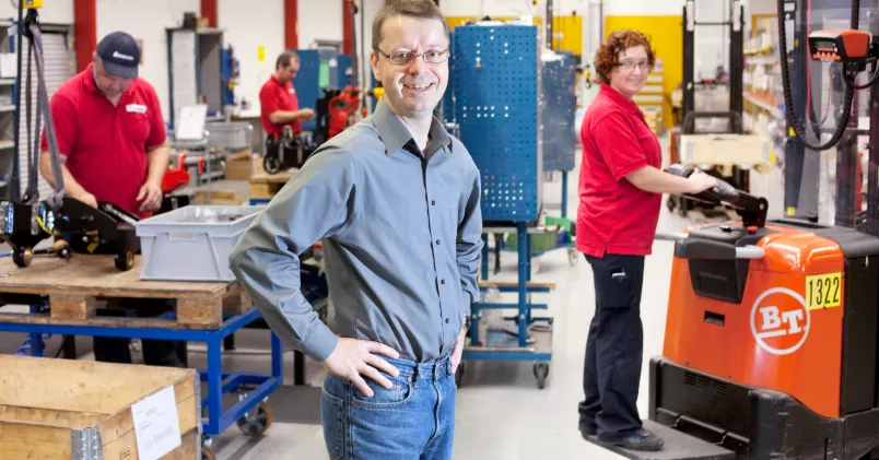 2012 års mottagare av Industrins jämställdhetspris var Indexator. Här syns Pär Lärkeryd, vd, och till höger Anna Gabrielsson på avdelningen för utleveranser. Johan Gunseus/TT