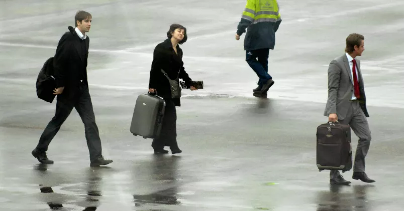Kabinpersonal från Finnair på väg från ett arbetspass. Janerik Henriksson/TT