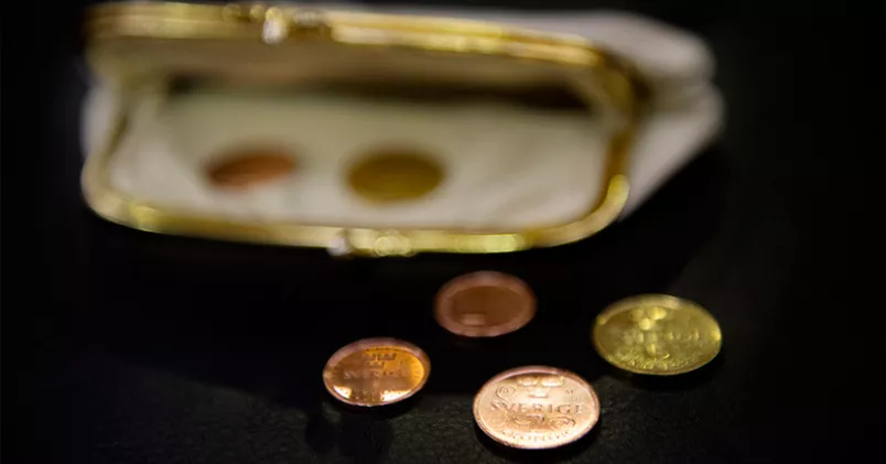 Hur många mynt ryms i framtidens portmonnä? På bilden de nya svenska 1-, 2- och 5-kronorsmynten, som Riksbanken presenterade tidigare i våras. Jessica Gow/TT