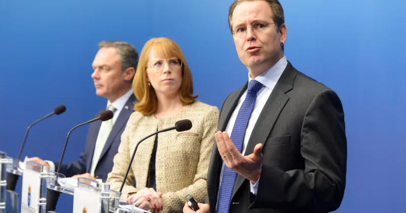 Utbildningsminister Jan Björklund, näringsminister Annie Lööf och finansminister Anders Borg ger Regeringens syn på läkemedelsindustrin och Astra Zenecas roll under en pressträff I Rosenbad i dag. Bertil Ericson/TT