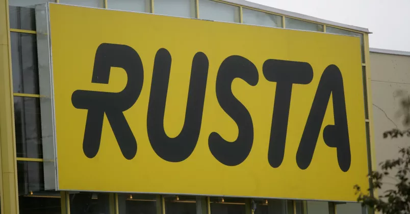 En anställd på varuhuset Rusta utsattes för diskriminering på grund av sexuell läggning. Nu erkänner företaget, och ger den anställde förlikning. Fredrik Sandberg/TT