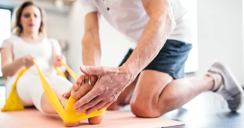 I försöket kombinerades sjukpenningen med olika typer av behandlingsinsatser som medicinsk yoga och träning med sjukgymnast. Colourbox