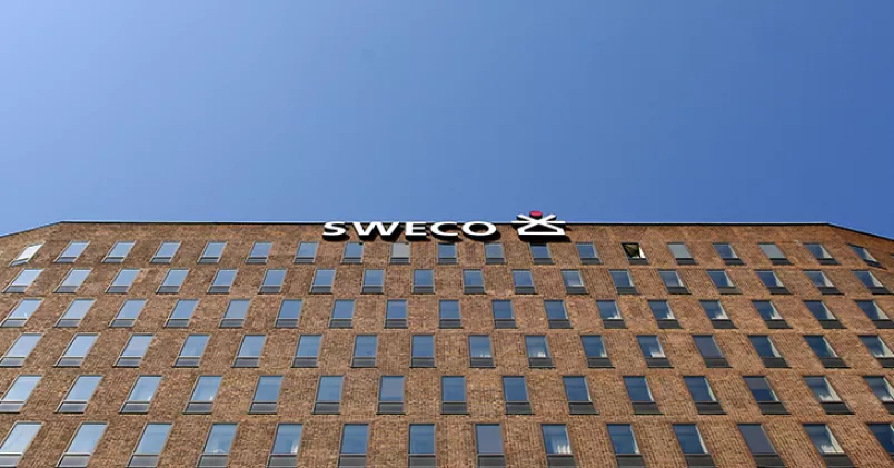 Husfasad med Swecos logga.