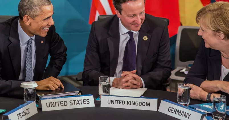 Barack Obama, David Cameron och Angela Merkel i diskussion om TTIP, det omtvistade frihandelsavtalet mellan USA och Europa. Barack Obama, David Cameron och Angela Merkel i diskussion om TTIP