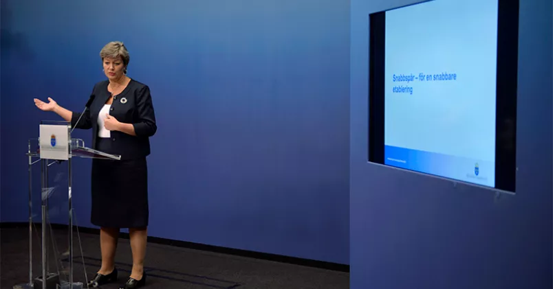 Ylva Johansson presenterar en del i regeringens arbete för att få nyanlända att snabbare etablera sig på arbetsmarknaden, under en pressträff i Rosenbad i Stockholm. Vilhelm Stokstad/TT