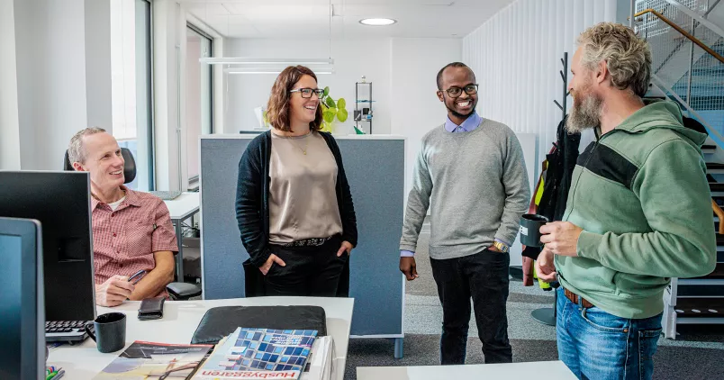 Jörgen Wadman, Erika Sjöberg, Abdullahi Nuur och Jesper Andén på PE Teknik & Arkitekturs kontor.