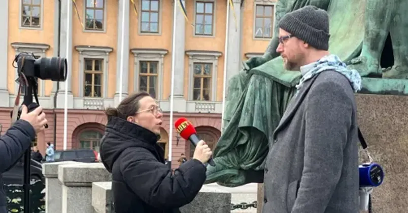 Robert Bomark under en demonstration mot de nya a-kassereglerna 