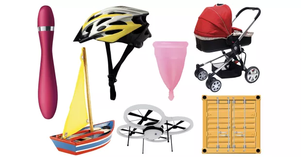 Kollage med massagestav, leksaksbåt, cykelhjälm, drönare, menskopp, barnvagn och en container.