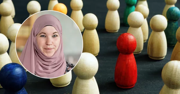 Till vänster Anna Waara, till höger olika spälpjäser