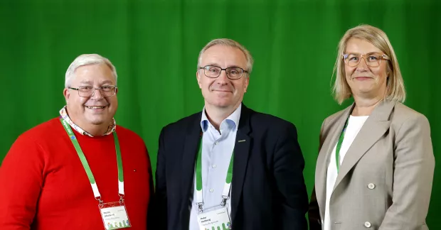 Martin Johansson, nye ordförande Peter Hellberg och Victoria Kirchhoff.
