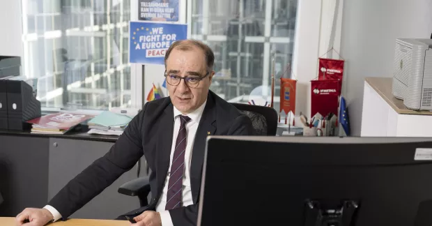 Ilan De Basso, EU-parlamentariker för Socialdemokraterna, på sitt kontor i Bryssel.