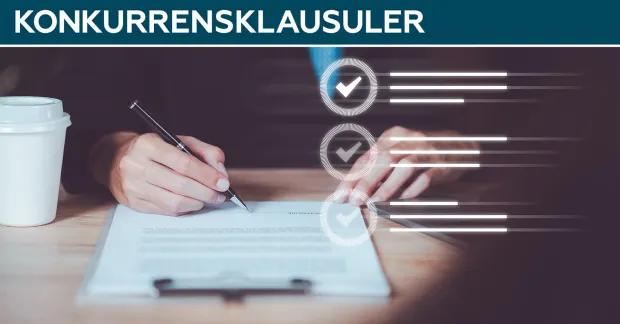 hand som skriver på ett papper