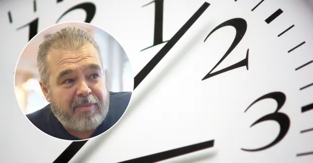 En klocka med visare