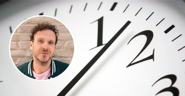 En klocka med visare 