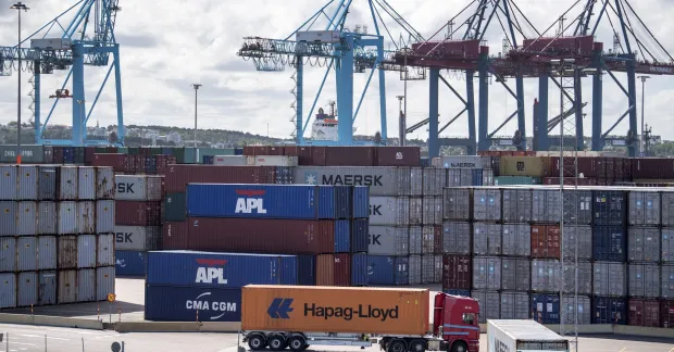 Containrar i containerhamnen APM Terminals