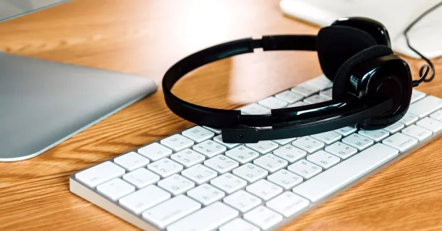 Hörlurar och tangentbord