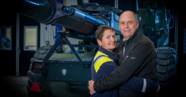 Ted och Magda Bucher, kollegor och gifta, på Bofors testcenter där de träffades.