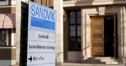 Skylt utanför Sandviks huvudkontor i Sandviken.