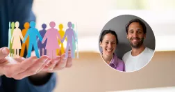 pappfigurer står i en ring. Andrea och Mark Ahlenius.