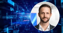 Till vänster ett nätverk av ettor och nollor, till höger Henrik Hammarström