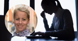 till vänster Karin Axelsson, till höger en kvinna som tar sig på pannan